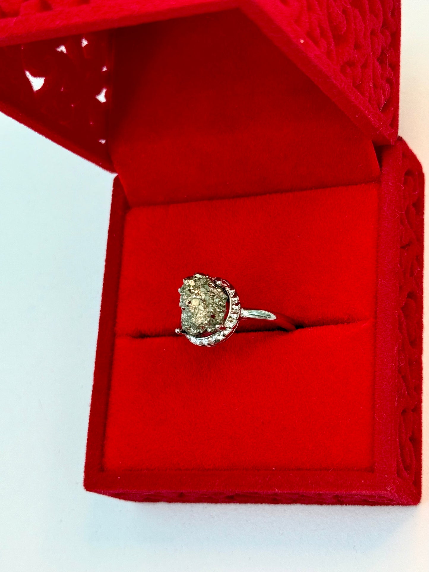 ๐ซ Pyrite Crystal Ring ๐ ๐ซ
(Adjustable Stainless Steel โข Silver โข Raw Pyrite Drizzy)