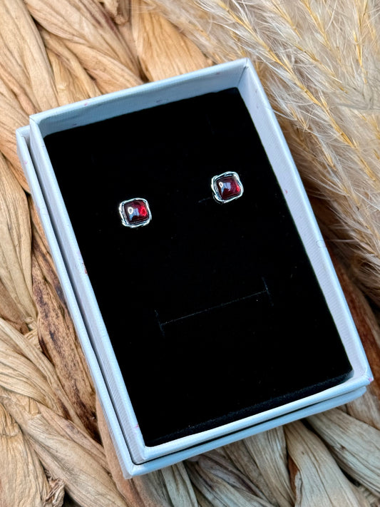 Garnet Studs ā¤ļø