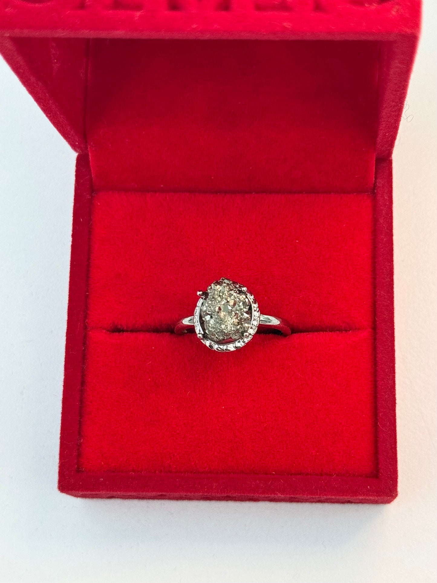 ๐ซ Pyrite Crystal Ring ๐ ๐ซ
(Adjustable Stainless Steel โข Silver โข Raw Pyrite Drizzy)