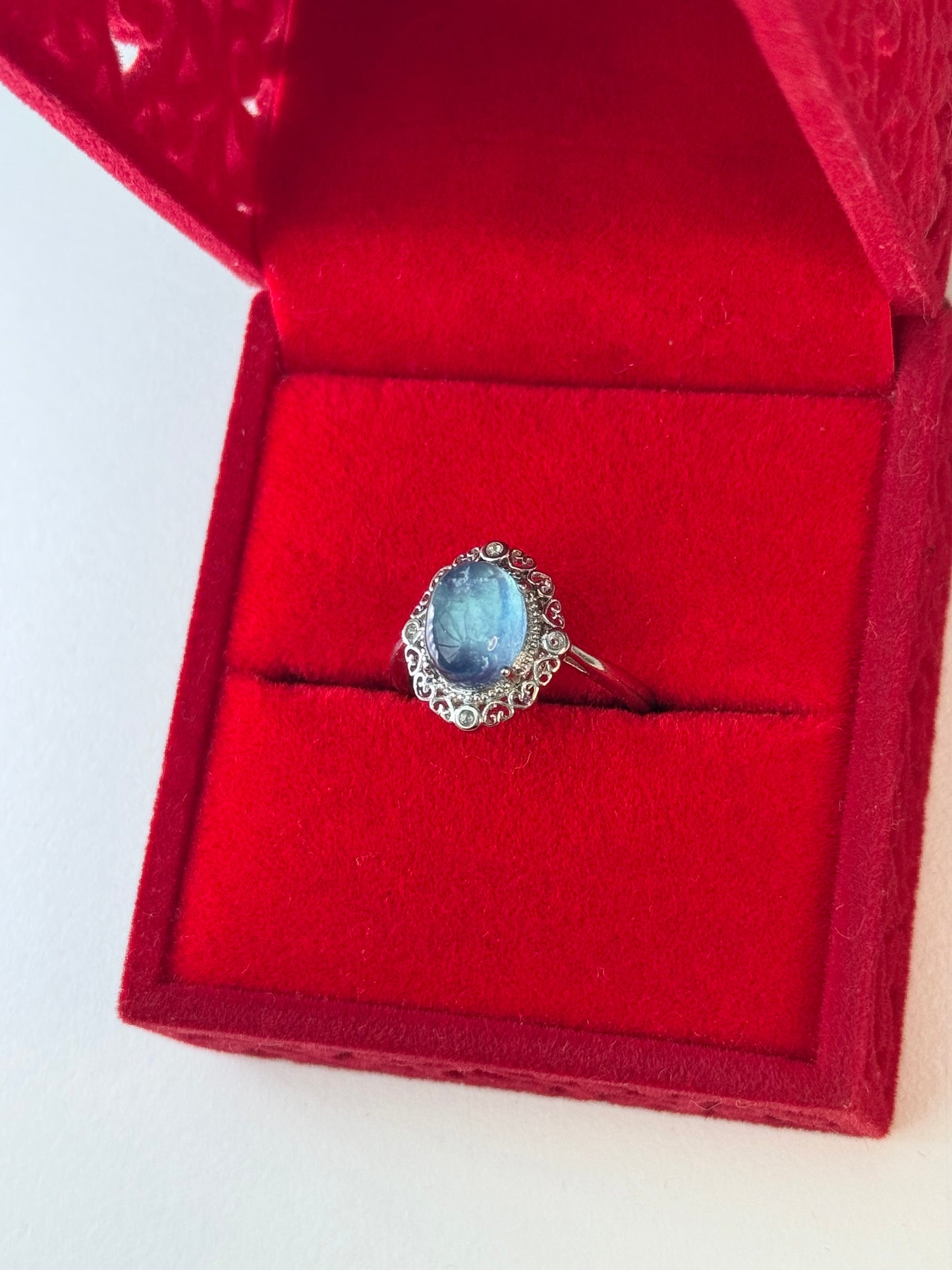 Elegant Aquamarine Ring 💎🌊